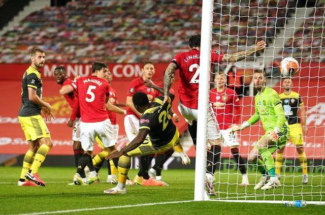  曼联补时绝平切尔西滕哈格逃过下课危机  