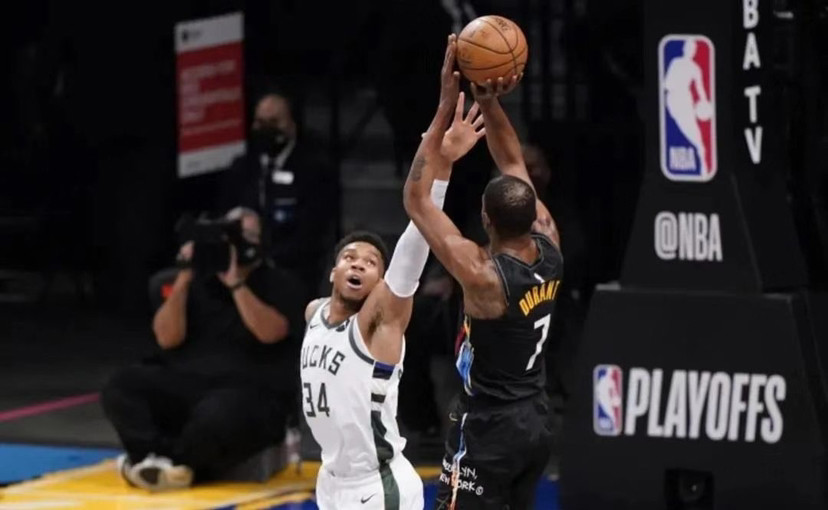  霍勒迪关键封盖雄鹿险胜步行者  