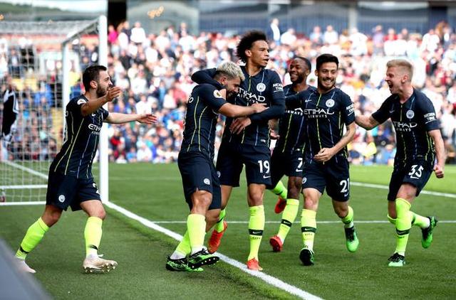  利物浦防线送礼，曼城三球完胜宿敌  